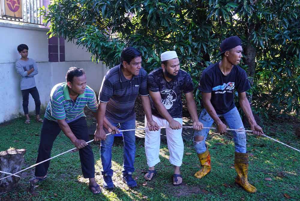 Antara peserta yang terlibat dan membantu dalam program Korban@Karangkraf. Foto SINAR HARIAN/ MOHD HALIM ABDUL WAHID