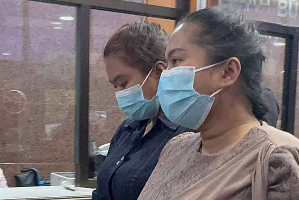 Nurul Hidayah dan Endang Nur Nabila dibawa ke Mahkamah Sesyen 2 untuk dituduh secara bersama melakukan rompakan berkumpulan pada April lalu.