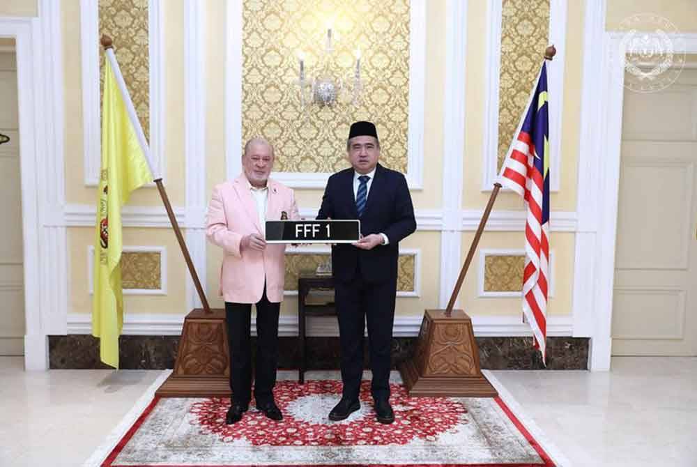 Nombor plat kenderaan keluaran khas FFF 1 menjadi milik Seri Paduka Baginda Yang di-Pertuan Agong, Sultan Ibrahim selepas membida nilai tertinggi sebanyak RM1.75 juta. Facebook Sultan Ibrahim Sultan Iskandar