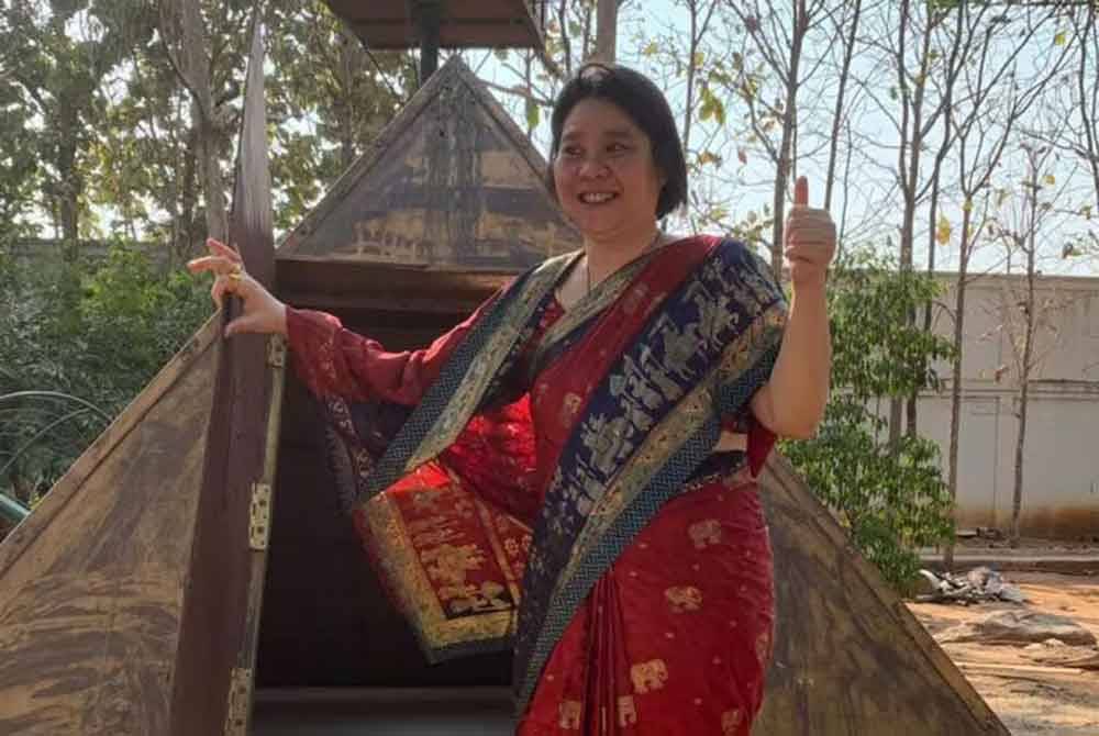 Woo May Hoe memperdaya kira-kira 30 pengikutnya dan mengakui dirinya sebagai 'dewa' dan mengaut lebih AS$10 juta (RM47 juta) sejak beberapa tahun lalu.