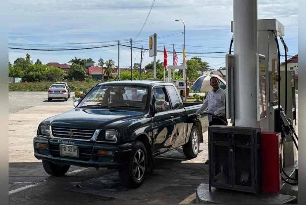 Kerajaan menguatkuasakan harga baharu diesel pada kadar RM3.35 seliter di stesen minyak Semenanjung berkuat kuasa 10 Jun lalu. Foto Bernama