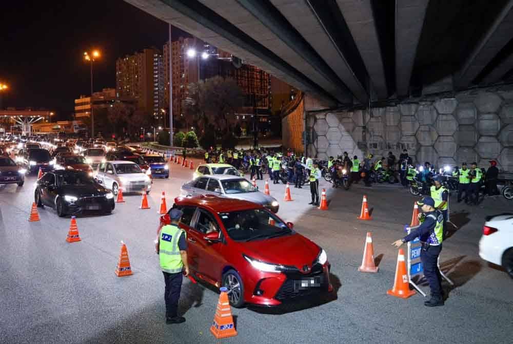 JPJ Selangor melaksanakan Ops HRAA 2024 di Plaza Tol Petaling Jaya Selatan 5, pada Khamis.