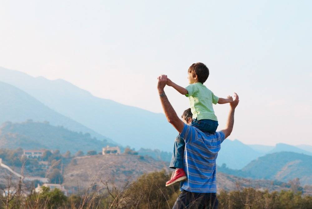 BAPA boleh meneruskan perjuangan mereka selepas meninggal dunia dengan sedekah harta kepada ahli keluarga melalui takaful dan hibah yang dicarumnya ketika masih hidup. Foto CANVA