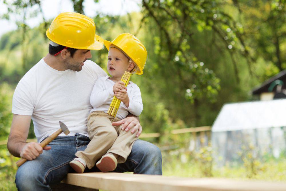 NAFKAH bapa kepada ahli keluarga dalam bentuk menyediakan keperluan ekonomi selain didikan ilmu agama sejak kecil. Foto CANVA