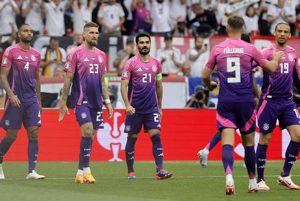 Pasukan Jerman memaki jersi 'away' berwarna ungu ketika menentang Hungary pada perlawanan kedua Euro 2024 baru-baru ini. Foto EPA