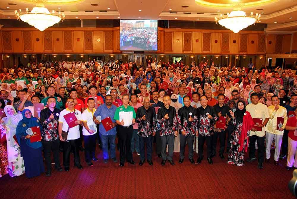 Seramai 79 penderma darah dan 22 penganjur kempen derma darah telah disenaraikan sebagai penerima anugerah Sambutan Hari Penderma Darah Sedunia Peringkat Kebangsaan 2024 di Bangunan Perak Darul Ridzuan pada Sabtu.