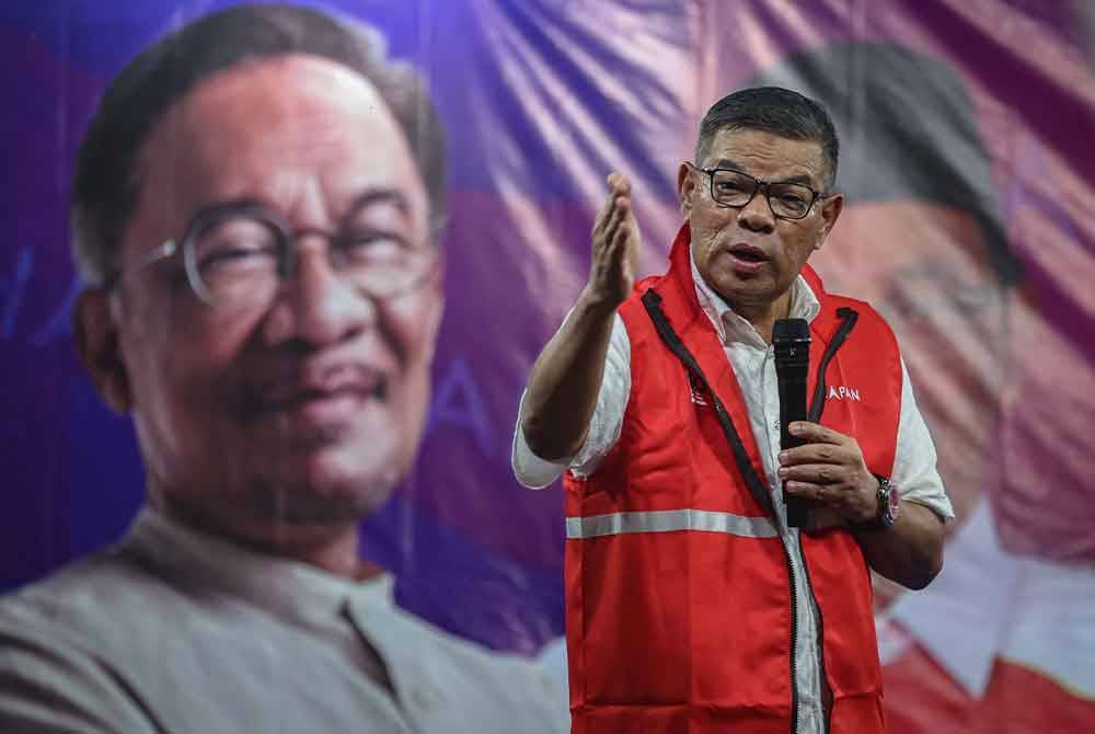 Saifuddin berucap pada Ceramah Perpaduan sempena Kempen PRK DUN Sungai Bakap di Sungai Jawi malam Sabtu. Foto Bernama