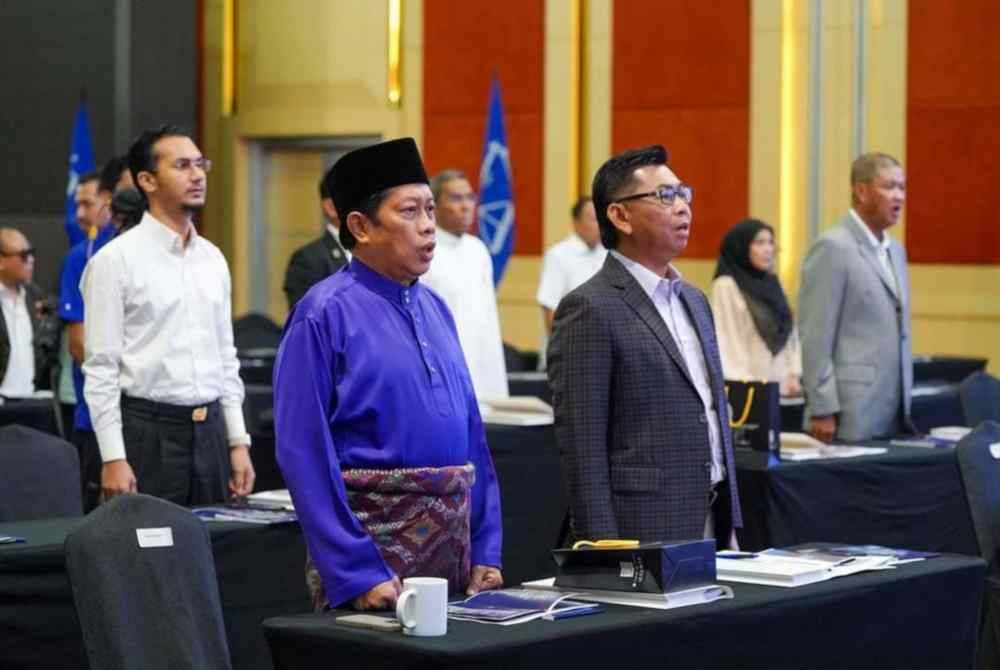 Ahmad (depan) menghadiri taklimat kepada Ahli Parlimen, ADUN dan Senator BN di WTC Kuala Lumpur, pada Jumaat.