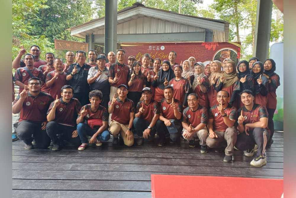 Yu man bersama agensi terlibat dalam program sesi libat urus: penyediaan pelan pembangunan pengurusan Tasik Chini Rizab Biosfera di Pusat Penyelidikan Tasik Chini pada Ahad.