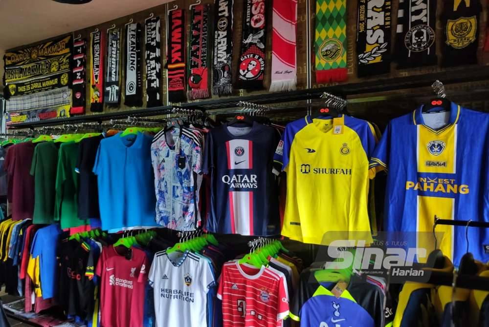 Antara pakaian yang dijual di Legasi Kosong Enam.