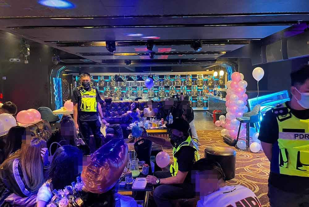 Aktiviti hiburan itu dipercayai beroperasi bermula jam 6 petang hingga 8 pagi dengan menawarkan khidmat GRO warga asing.