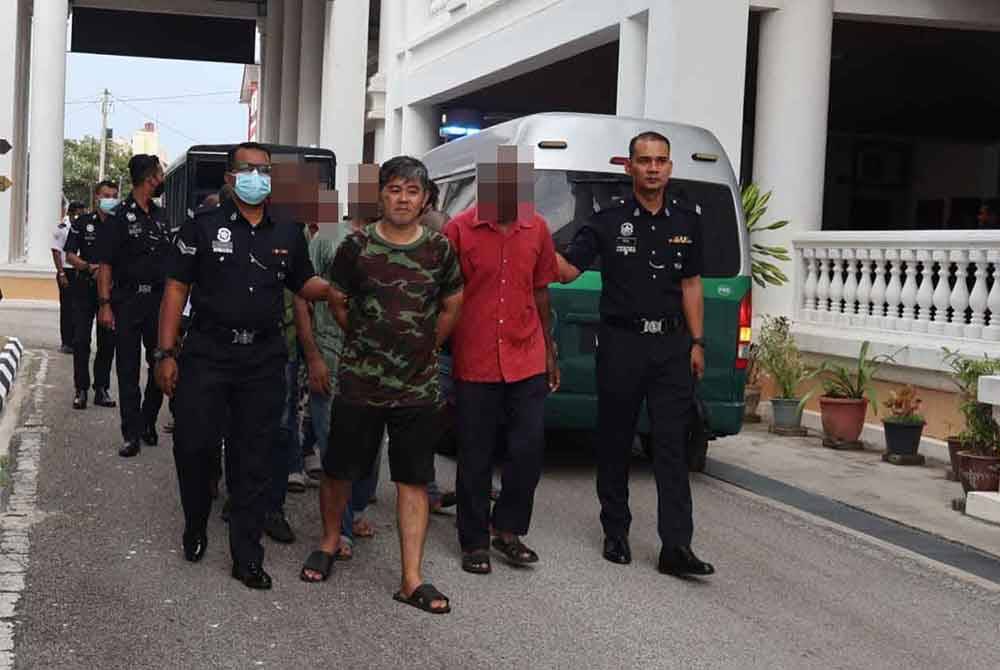 Tertuduh akan menjalani pemantauan kesihatan mental selama sebulan sebelum dibawa semula ke mahkamah pada 24 Julai nanti untuk prosiding.