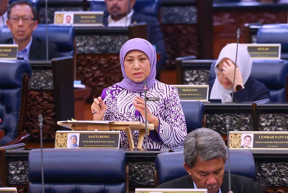 Menteri Pembangunan Wanita, Keluarga dan Masyarakat Datuk Seri Nancy Shukri ketika sesi soal jawab pada Persidangan Dewan Rakyat bagi Mesyuarat Kedua, Penggal Ketiga Parlimen ke-15 di Bangunan Parlimen hari ini. Foto Bernama