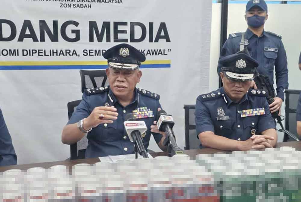 Minuman keras ini dibawa dari Labuan ke Kota Kinabalu dengan menggunakan lori.