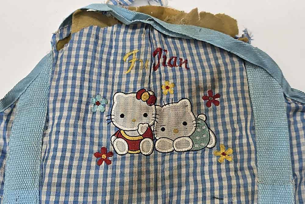 Antara sampah yang dihantar di dalam belon itu. Foto AFB