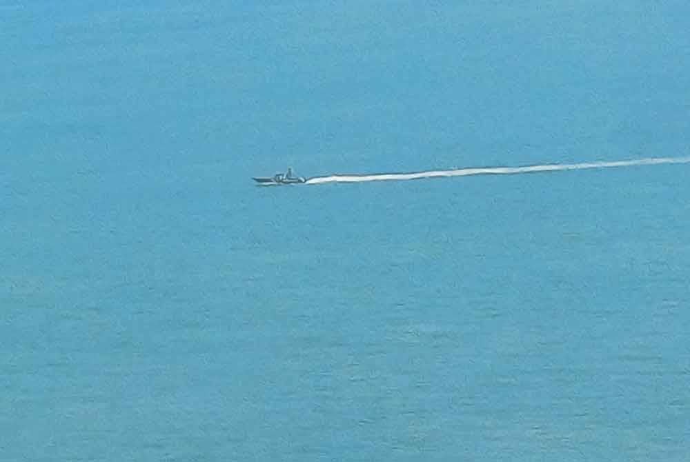 Op Carilamat dua nelayan dan penumpang feri dipertingkatkan Maritim Malaysia. - Foto Maritim Malaysia