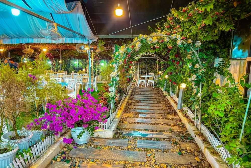 Antara sudut bergambar yang menjadi tarikan di Eyka Rose Garden Coffee & Cafe.