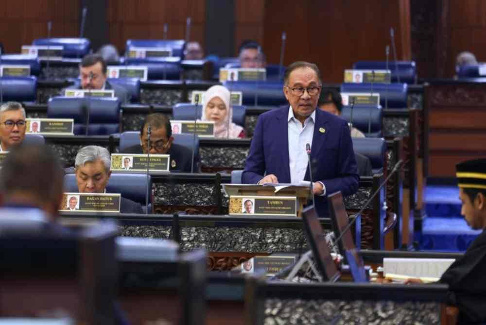Anwar ketika Waktu Pertanyaan-Pertanyaan Menteri pada persidangan Dewan Rakyat pada Selasa. Foto Bernama
