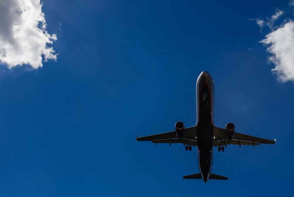 Trafik penumpang udara Malaysia mencatatkan peningkatan ketara 12.2 peratus dari tahun ke tahun kepada 8.0 juta menjelang Mei 2024, dan naik 0.8 peratus dari bulan ke bulan berbanding April 2024. Foto 123rf