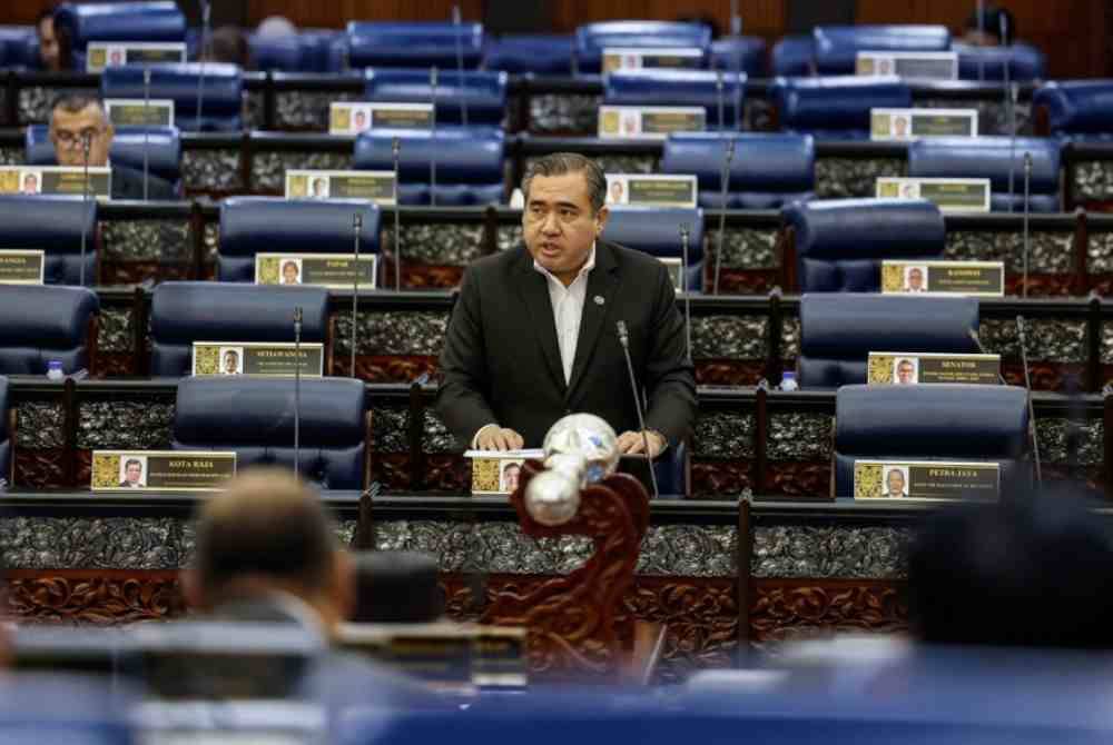 Menteri Pengangkutan Anthony Loke ketika sesi pembentangan bacaan kali kedua bagi Rang Undang-Undang Suruhanjaya Penerbangan Malaysia (Pembubaran) 2024 pada Persidangan Dewan Rakyat sempena Mesyuarat Kedua, Penggal Ketiga Parlimen Kelima Belas di Bangunan Parlimen pada Rabu. Foto Bernama