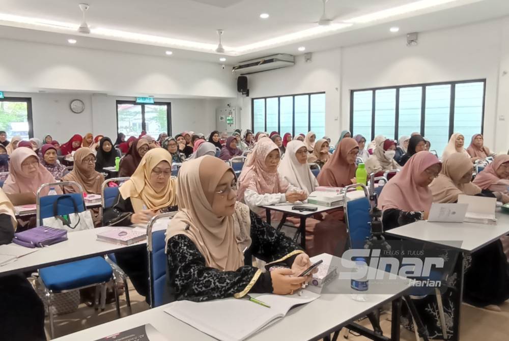 KANDUNGAN yang disajikan di dalam Al-Quran Al-Karim Wanita terbitan Karya Bestari bakal dikupas secara komprehensif dalam program Daurah Fiqh Muslimah Dalam Al-Quran sebanyak lima siri sehingga bulan Oktober ini.