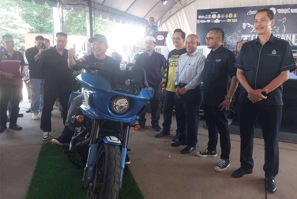 Razali (tengah) merasmikan Terengganu International Bike Week (TIBW) 2024.