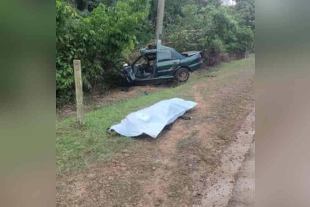 Mangsa disahkan meninggal dunia di tempat kejadian selepas kereta dipandu terbabas melanggar tiang elektrik.
