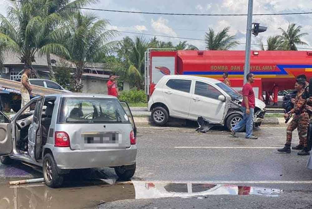 Keadaan kereta Perodua Kancil dan kereta Perodua Axia yang terlibat kemalangan.