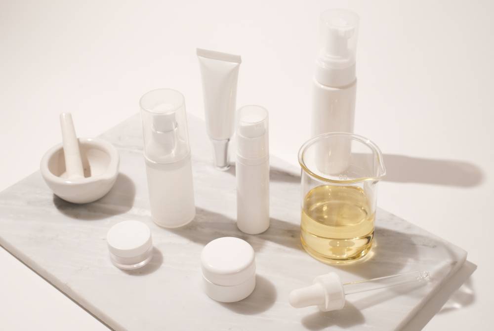 KEHARUSAN lelaki menggunaan produk penjagaan kulit dan muka tertakluk selagi mana ia diperbuat daripada bahan-bahan yang halal, tidak mengandungi najis dan tidak memudaratkan. -Foto: Canva