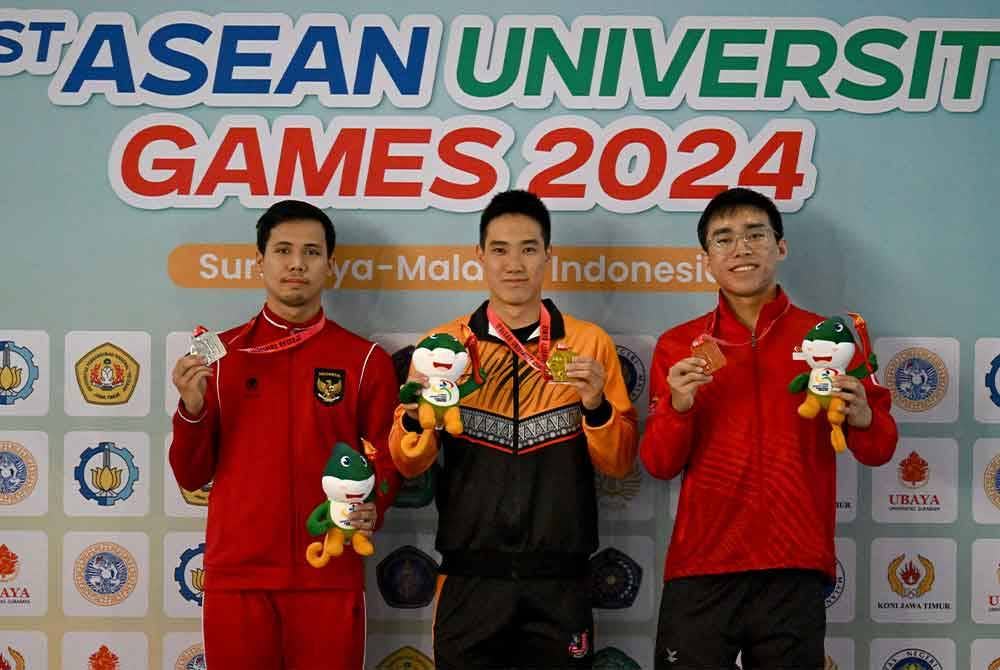 Bryan Leong Xin Ren pula jelmakan emas acara 50 meter kuak kupu-kupu lelaki.