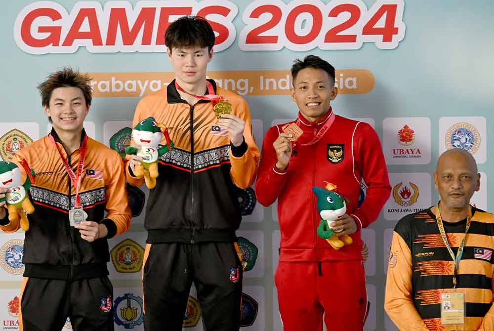 Khai Xin dan Zeng Whye menghadiahkan pingat emas dan perak 400m rampaian individu lelaki pada Khamis.