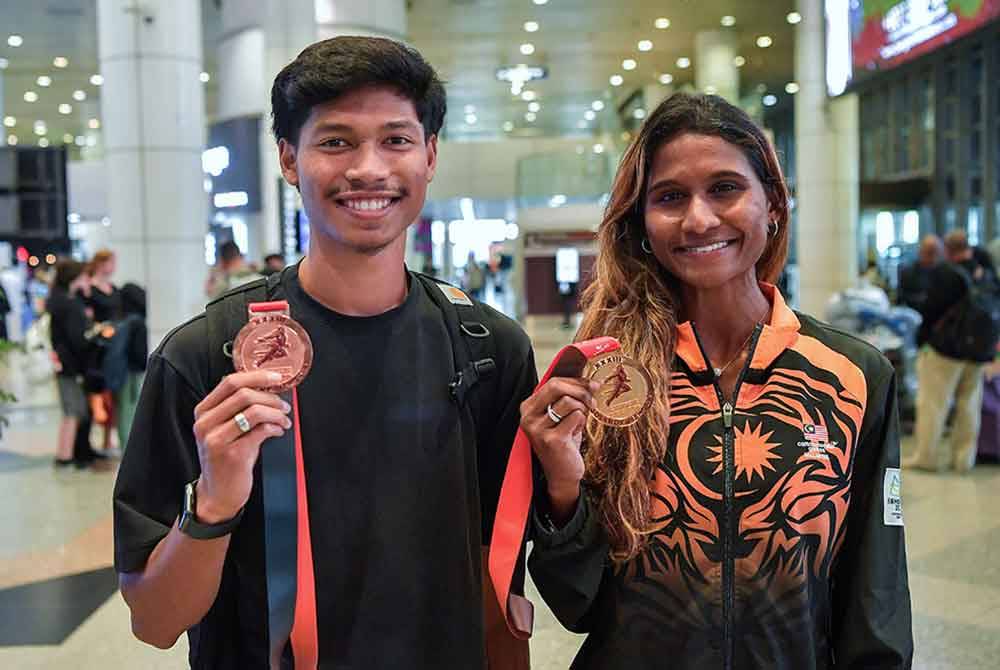 Azeem Fahmi (kiri), dan Shereen (kanan)