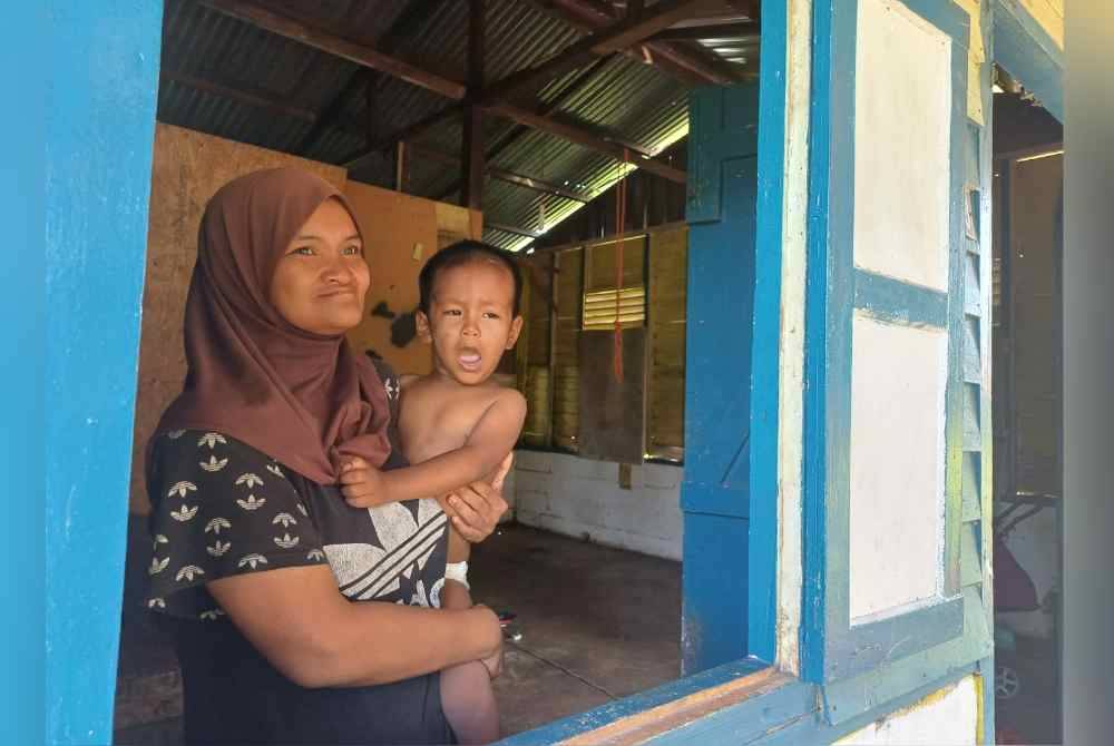 
Rabiyatul Fazlinaniswati tidak mampu bekerja kerana perlu menumpukan perhatian sepenuhnya terhadap anak lelakinya yang OKU.