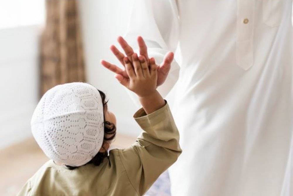 ANAK sebenarnya menjadi ladang pahala buat ibu bapanya jika dididik dan dibimbing dengan baik. -Foto: Freepik