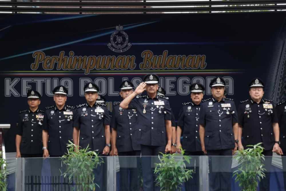 Razarudin (tengah) ketika menghadiri perhimpunan bulanan Jabatan Logistik dan Teknologi di Ibu Pejabat Polis Bukit Aman pada Jumaat.