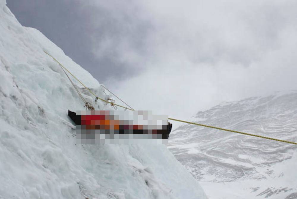 Anggota penyelamat menyifatkan ia sebagai tugas paling sukar. Foto Agensi