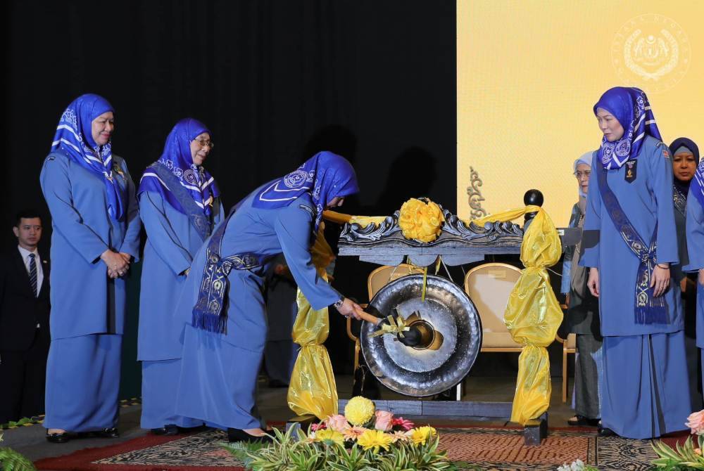 Raja Zarith Sofiah berkenan berangkat merasmikan Mesyuarat Agung Tahunan ke-59 PPPM. Foto Facebook Sultan Ibrahim Sultan Iskandar