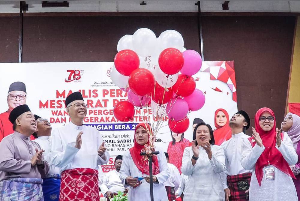 Ismail Sabri merasmikan Mesyuarat Perwakilan Wanita, Pemuda dan Puteri UMNO Bahagian Bera di Kompleks Rakan Muda Daerah Bera, Pahang pada Sabtu.
