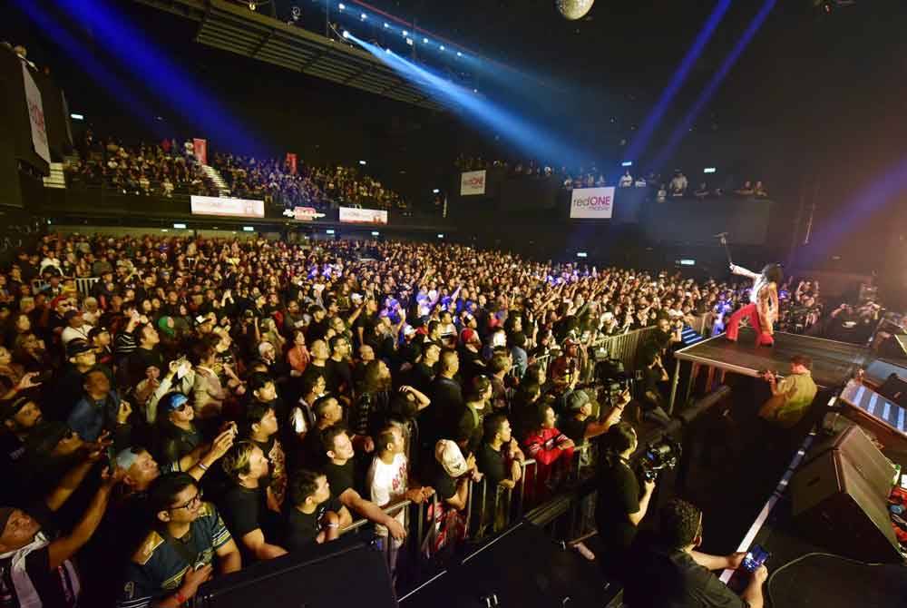 Orang ramai menyaksikan persembahan Konsert Search ‘Gemuruh’ yang berlangsung di Zepp, Kuala Lumpur pada Sabtu.