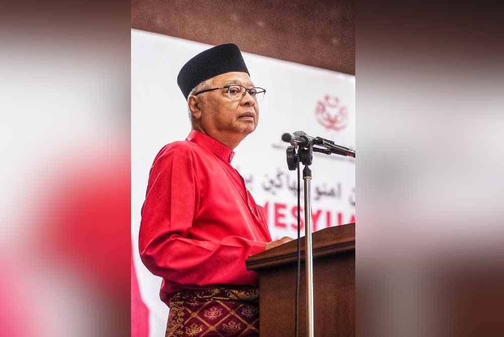 Ismail Sabri ketika berucap merasmikan Mesyuarat Perwakilan UMNO Bahagian Bera 2024 di Dewan Kompleks Rakan Muda Daerah Bera di sini pada Ahad.