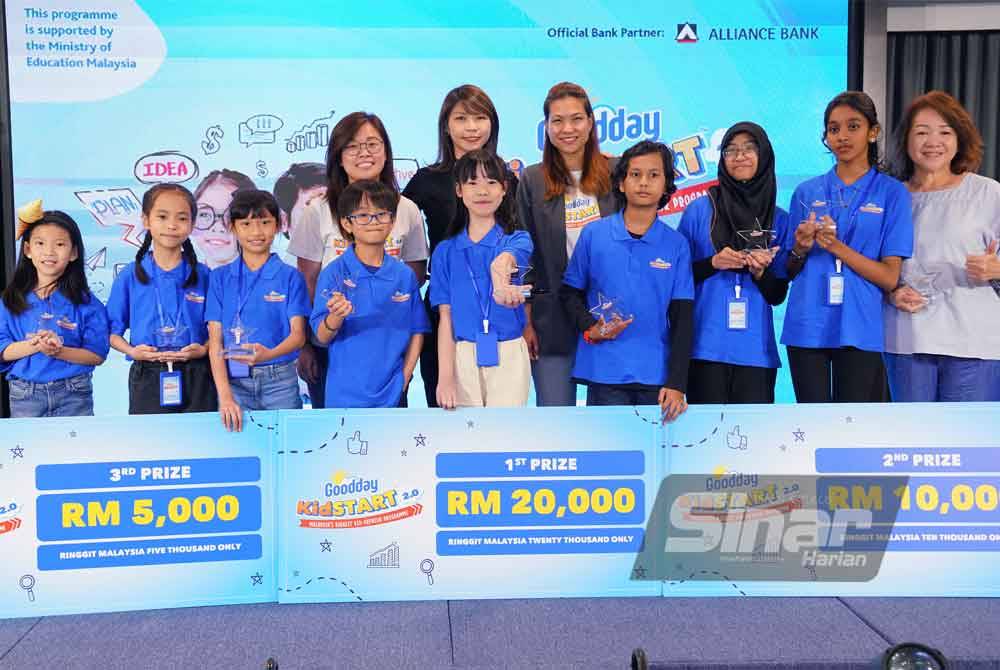 Pemenang 9 kategori Goodday KidSTART 2.0 pada majlis penyampaian hadiah di sebuah hotel di Kuala Lumpur pada Rabu. Foto Sinar Harian - MOHD HALIM ABDUL WAHID