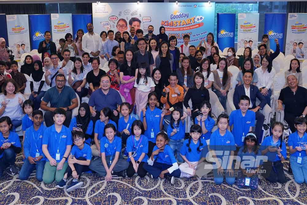 Finalis Goodday KidSTART 2.0 bersama keluarga masing-masing. Foto Sinar Harian - MOHD HALIM ABDUL WAHID