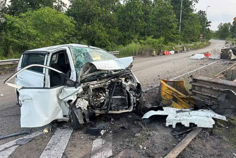 Keadaan kereta Perodua Viva remuk selepas terlibat kemalangan. Foto: Polis Trafik Kuantan