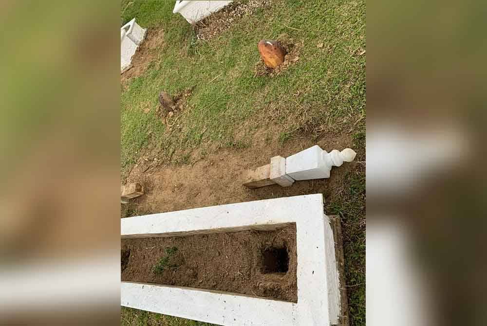 Hantaran yang dimuat naik oleh pemilik akaun yang dipercayai penduduk dari kawasan tersebut mendakwa belindan terbabit dialih serta disusun sehingga dipercayai menyebabkan tapak asal kubur berubah dan pada masa sama gambar dikongsi turut menunjukkan batu nisan turut dicabut.