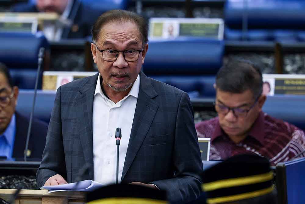Anwar ketika Persidangan Dewan Rakyat sempena Mesyuarat Kedua, Penggal Ketiga Parlimen Ke-15 di Bangunan Parlimen pada Selasa. Foto Bernama