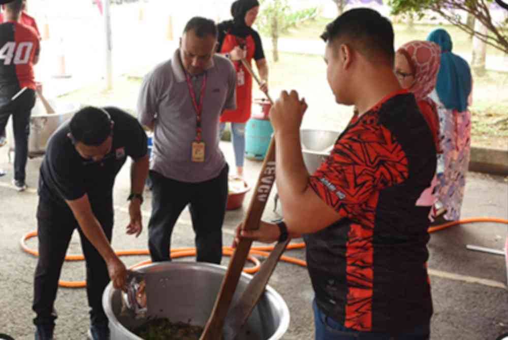 Pelbagai pertandingan dianjurkan antaranya Sukaneka Kampung, SinarPlus Mencari Siti, Pakaian Kucing Tercantik Tomkraf dan Riuh Rewang.