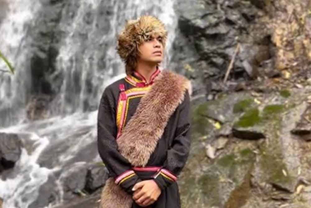 Ben menggunakan pemerhatian terhadap seseorang individu di negara yang dilawatinya untuk watak lakonan yang akan datang.