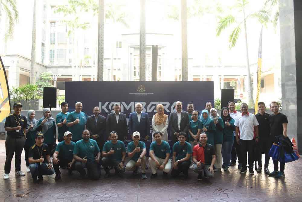 Jawatankuasa bersama Ketua Setiausaha KPDN, Datuk Seri Mohd Sayuthi Bakar (tengah) yang akan terlibat sepanjang empat hari program berlangsung.