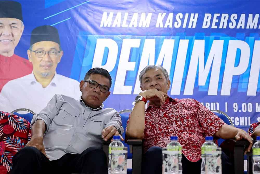 Ahmad Zahid bersama Saifuddinmenghadiri Malam Kasih bersama Pemimpin sempena kempen PRK DUN Sungai Bakap di Dewan Kariat Sungai Kechil malam ini. Foto Bernama
