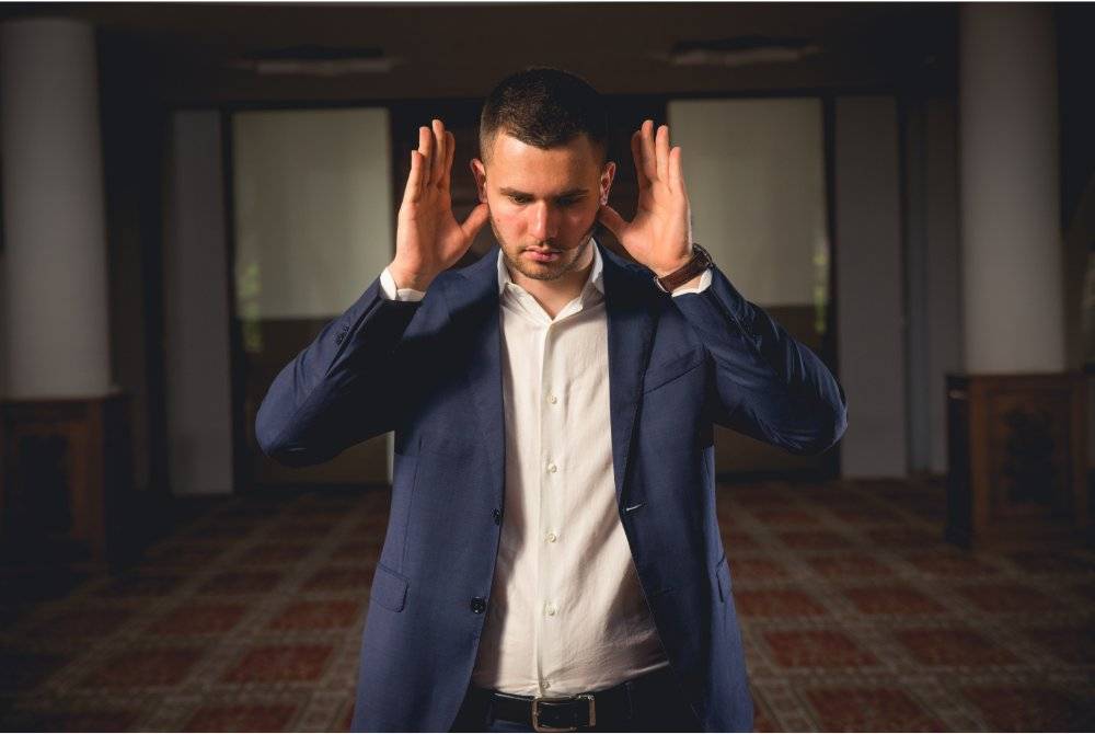 MEMBACA surah an-Nas sebelum takbiratulihram diamalkan bagi berlindung diri daripada gangguan syaitan. Foto CANVA